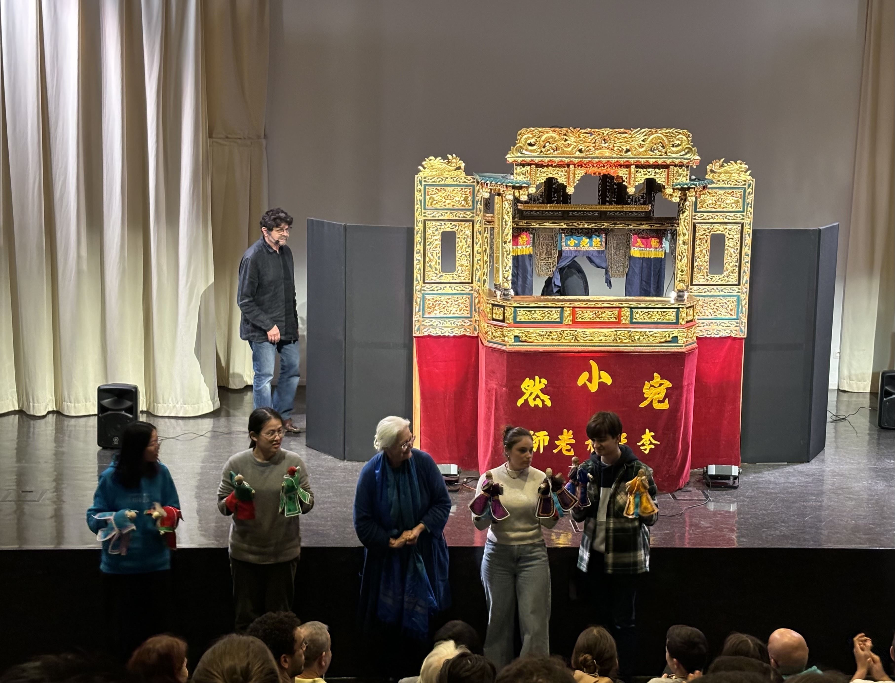 Taiwanese glove puppetry workshops held in French university INALCO