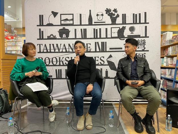 Director Hsiao Ya-chuan attended the post-screening talk