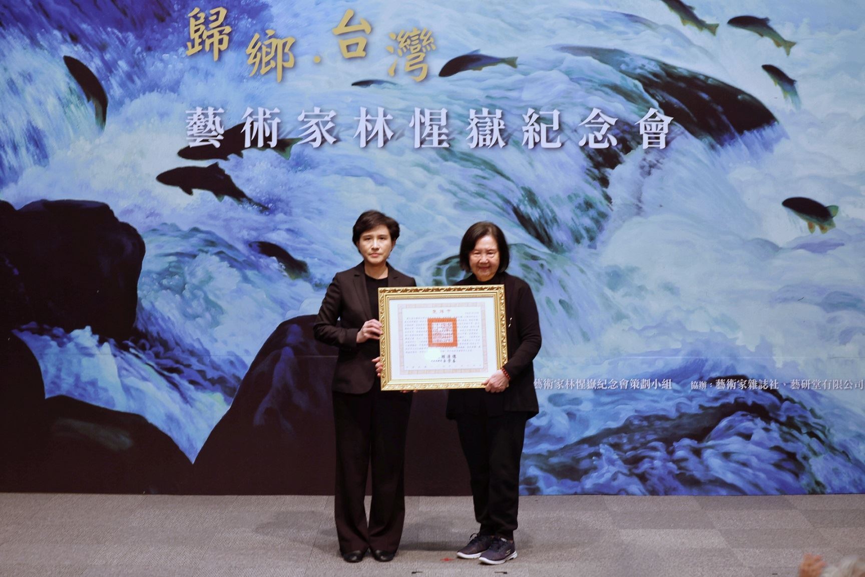 Vice Premier Cheng presents posthumous certificate to late artist Lin Hsin-yueh