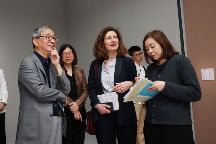 Curator Marcella Lista (2nd from right) guides Minister of Culture Li Yuan (1st from left) through the exhibition