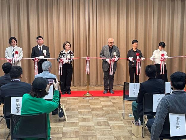 Deputy Minister of Culture Sue Wang (3rd from left) attends the exhibition opening event