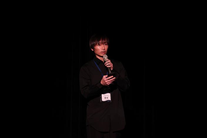 Artist Huang Yi