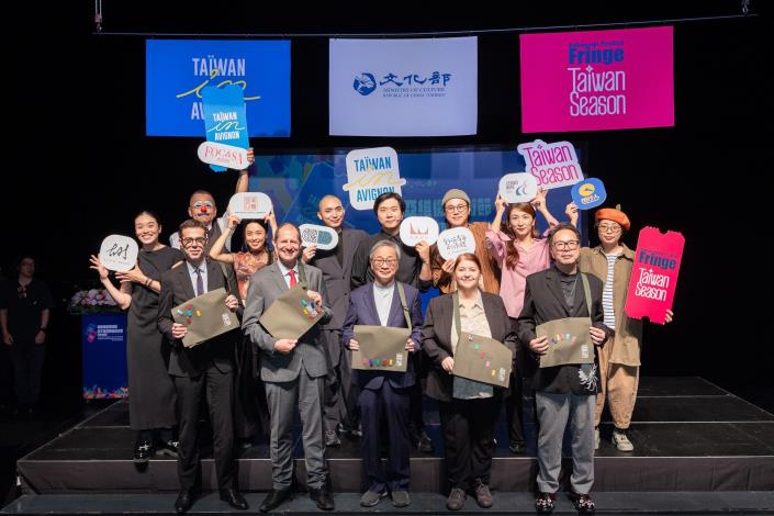(Front row from left to right) Director Franck Paris of the French Office in Taipei, Head of the European Economic and Trade Office in Taiwan Lutz Güllner, Culture Minister Li Yuan, British Council Director Taiwan Susan Milner, and Head of MOC’s Cultural Exchange Department Chi Tung-yang