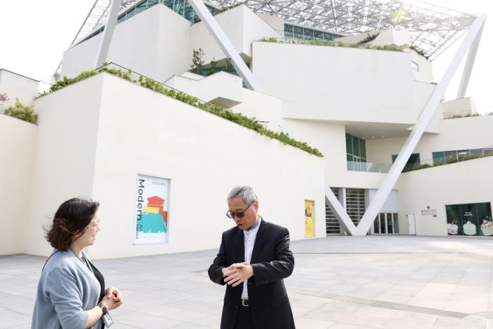 Minister Li Yuan visits MOMA Tainan to review preparatory efforts
