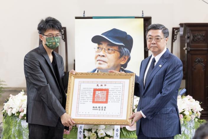 Premier Cho presents presidential citation to late Causeway Bay Books founder Lam Wing-kee
