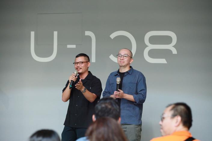 Artists Chen Pu (left) and Wu Chi-yu (right).