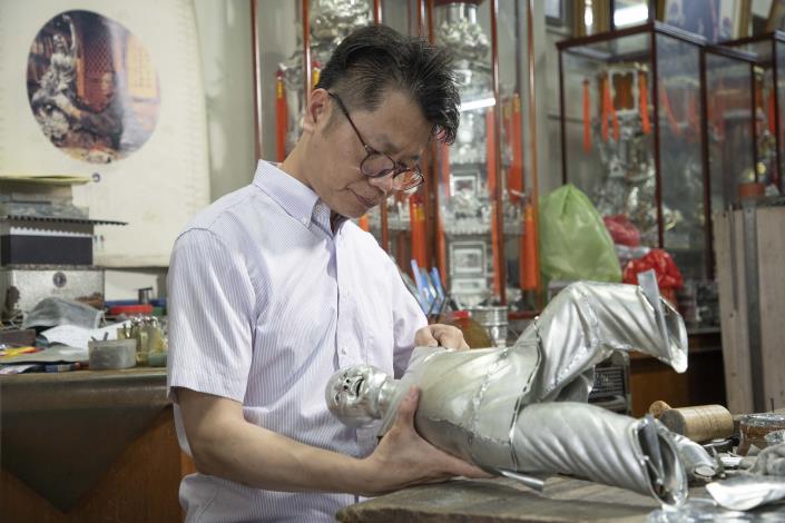 Tin Craftsman | Chen Chih-yang
