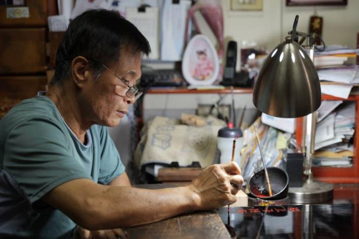 Hakka Ancestral Tablets Maker | Tzeng Hog-ziin