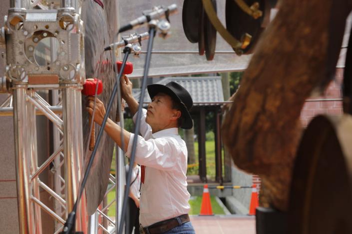 Bronze Gong Maker | Wu Tsung-lin 