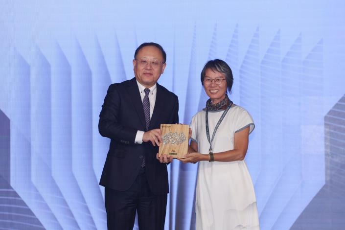 The founder of the Yunlin Storyteller Association Tang Li-fang was awarded the “Cultural Association Medal” in 2023