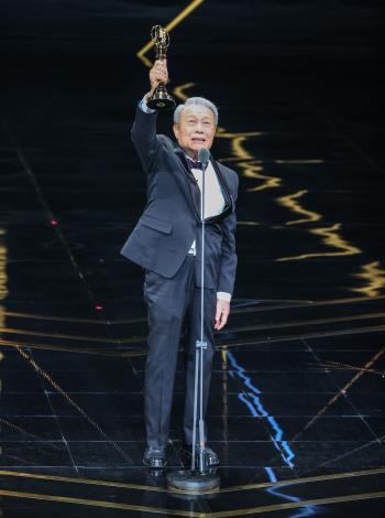At the 55th Golden Bell Awards ceremony, Lin I-hsiung received the Lifetime Achievement Award.