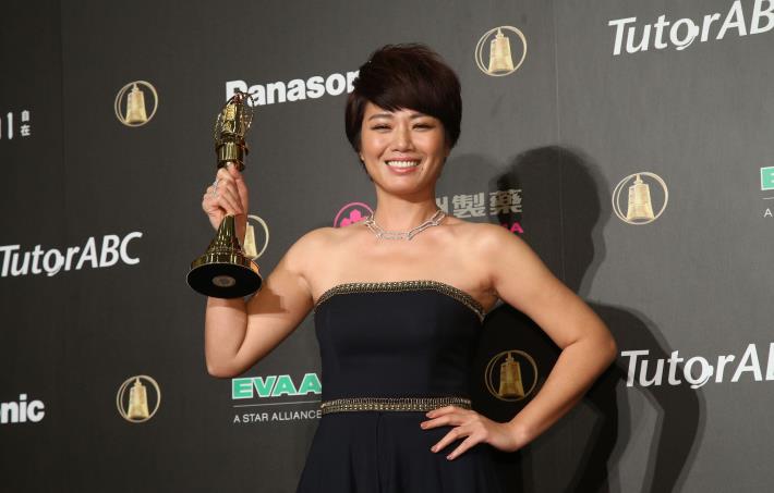 Yen Yi-wen's dedication and acting skills earned her recognition at the Golden Bell Awards.