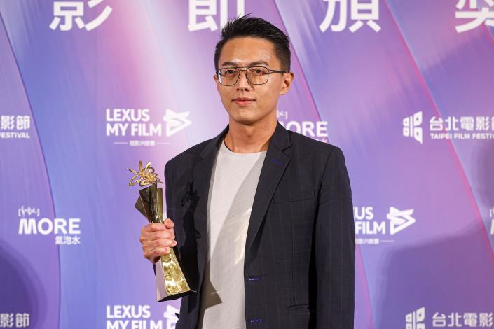 Lin Chun-yang won the Best Director Award at the 25th Taipei Film Festival