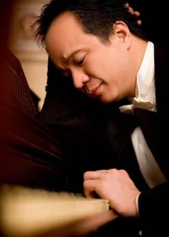 Taiwanese pianist Rueibin Chen