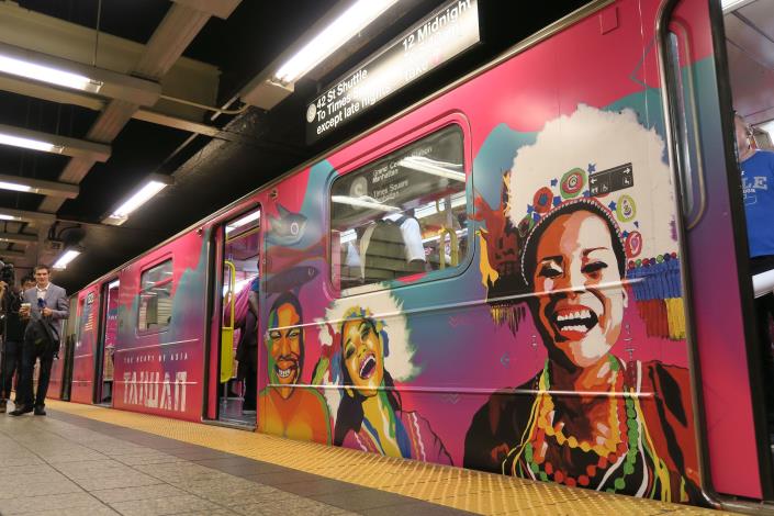 Yosifu’s art pieces appeared on the exteriors of the subway car in Taiwan and New York.