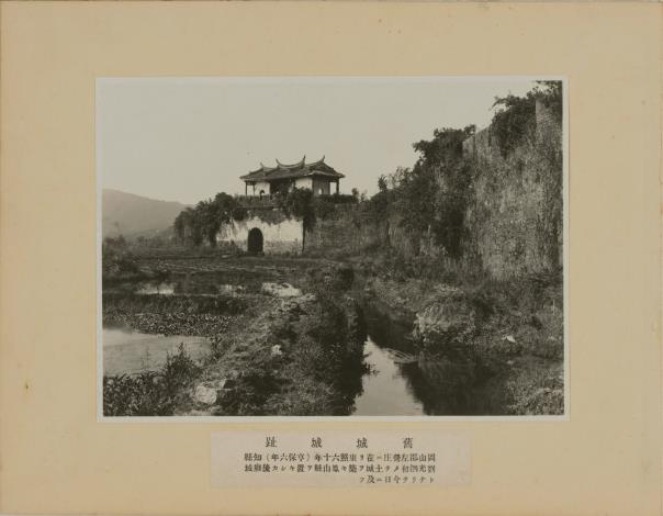 The Fongyi Gate of the old city of Fengshan 
