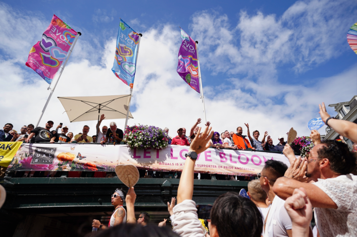 河道兩側熱情的民眾(3)(@PeiiLu)