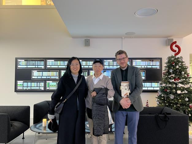 胡晴舫主任、王小棣導演與瑞士電影資料館研究與檔案文獻中心主任Achilleas Papakonstantis合影