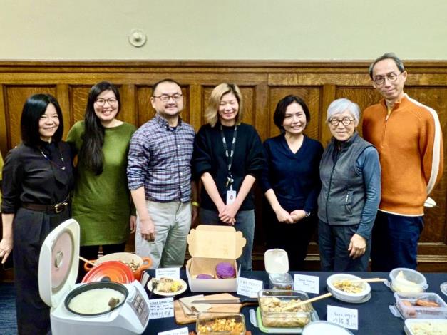 2- Speakers and guests in front of the food-sharing table. (Provided by Taiwan Academy in Los Angeles)