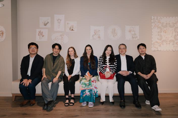5 - Owner, curator, artists with DG Jason Ma's team (Provided by LOUISA Coffee USA)