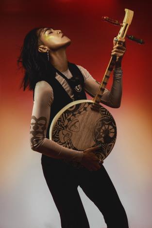 Paiwan singer-songwriter Sauljaljui will embark on her first North American tour in July 2026, with performances at major festivals and cultural venues across Greater Vancouver.（Courtesy of Wind Music）