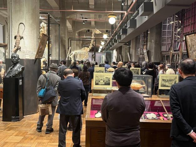 台湾の国立歴史博物館と東京大学総合研究博物館による国を超えた協力で企画した特別展示「台湾蘭花百姿―東京展」が2月15日、東京駅近くのKITTE丸の内2階のインターメディアテクで開幕しました。