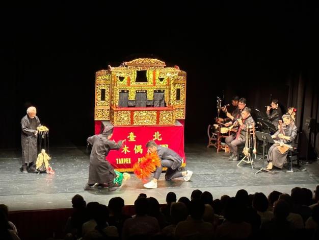 台湾の伝統人形劇である布袋戯（ポテヒ）の劇団「台北木偶劇団」