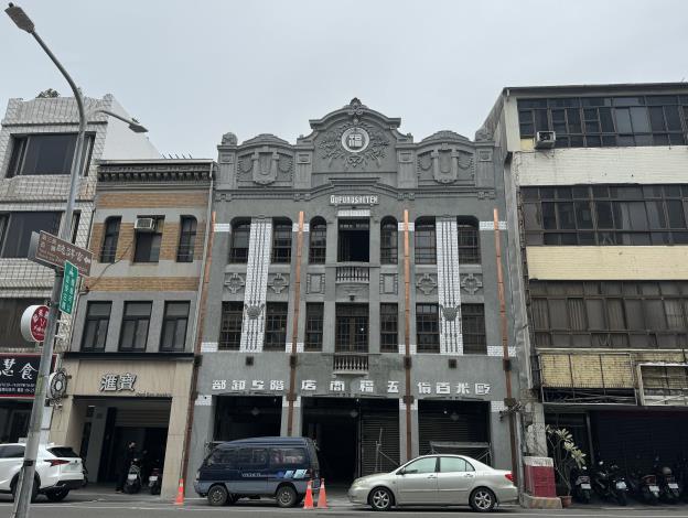 日本統治時代の建築物、台南の五福商店には約100年の歴史があり、修復完了後には台南旧市街のランドマークの一つになると期待されます。
