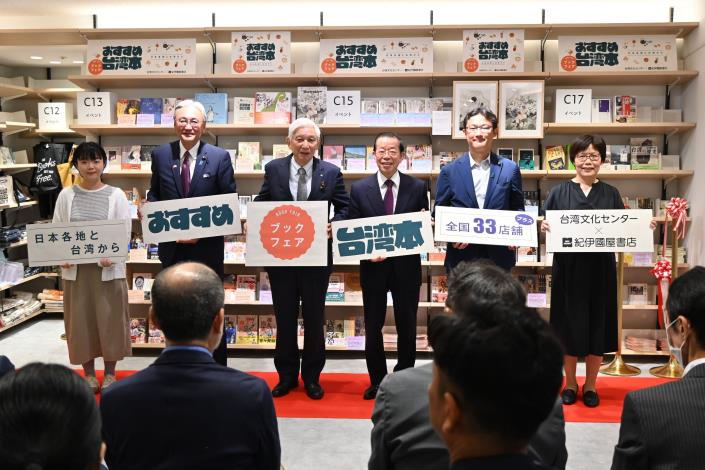 台北駐日経済文化代表処台湾文化センターと紀伊国屋書店は昨年、日本の6都市で開催したブックフェアが大変好評をいただきました。