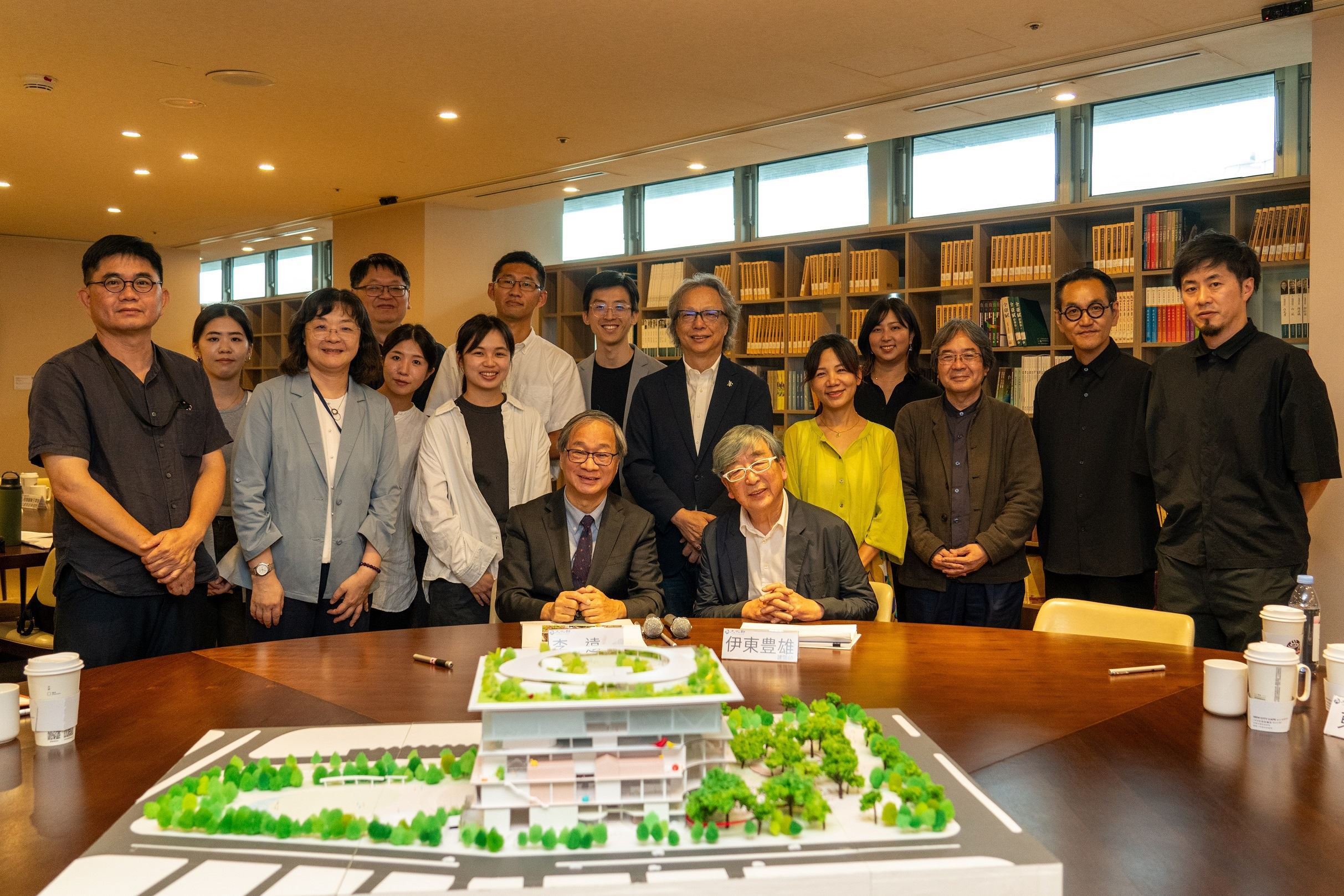 Le ministre de la Culture rencontre l’architecte japonais Toyō Itō