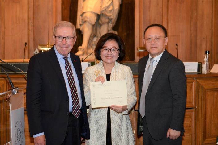 El Secretario Perpetuo Bernard Stirn, Chen Yu-xiu y el Ministro Shih Che (de izquierda a derecha)