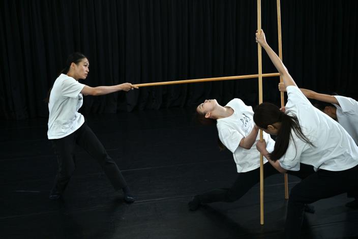 5.《Flow》_Taipei, Taiwan, Choreograper_KUO Chueh-kai,Dancers _YANG Ya-ching, LU Ying-chieh, HO Tzu-wen, WU Shin-jie, Photo_Chou Chao-Chic