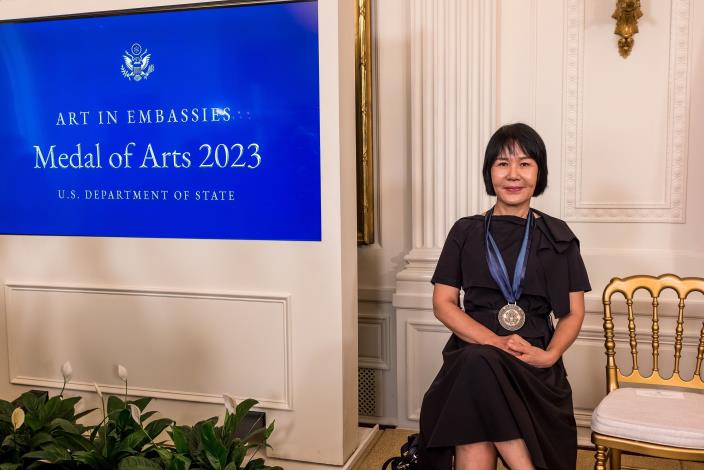 王淑鈴獲美國國務院藝術獎章 總統夫人於白宮親授殊榮