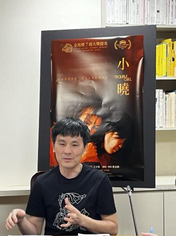 《小曉》預定7月27日在紐約亞洲影展舉辦北美首映，導演靳家驊在紐文中心與記者分享拍片過程。（紐文中心提供）