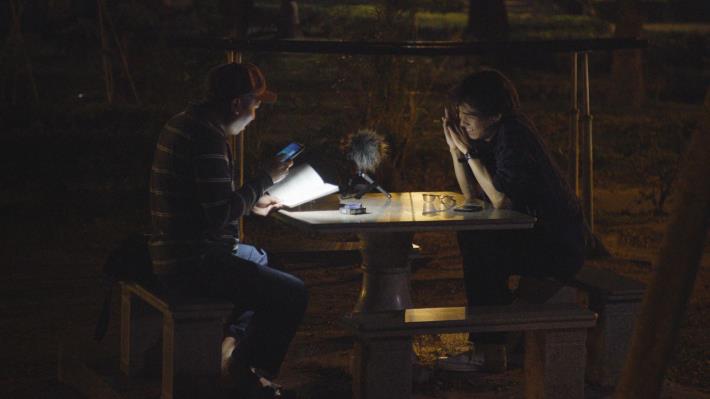 Park unfolds through the journey of two Indonesian migrants meeting by night in Tainan Park to share poems and tales(Courtesy of Taiwan Docs)