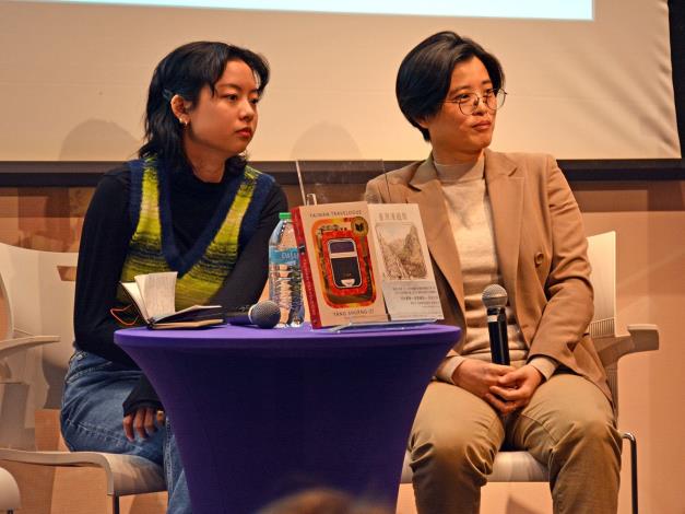 金翎(左)與楊双子2月於紐約巡迴講座(Hunter College提供)