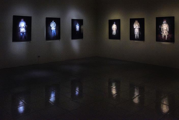 陳伯義，〈食炮人〉系列，2012-2019年，雷射輸出彩色相紙，攝影：陳伯義