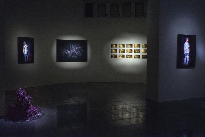 陳伯義，〈食炮人〉、〈臺南鹽水〉系列，2004、2018、2019年，雷射輸出彩色相紙、藝術微噴，攝影：陳伯義