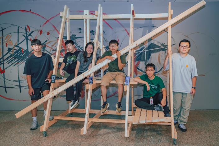 繪畫機器的建造實驗-作品A-學員與作品合影