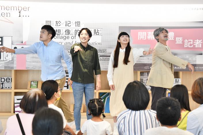 開場表演由上劇團藝文工坊扮演參展藝術家(左起扮演黃至正、吳有容、吳芊頤、莊普)