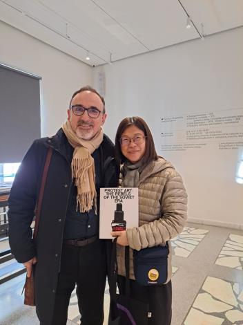 國立臺灣美術館陳貺怡館長（右）與立陶宛國家美術館總館長Dr. Arūnas Gelūnas合影。