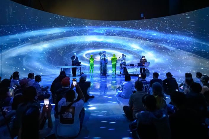 「虛迷山」開幕演出現場，國立臺灣美術館提供，攝影：ANPIS FOTO 王世邦