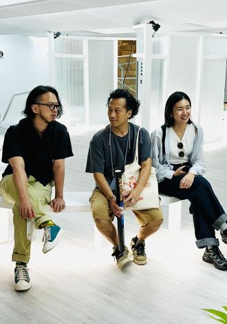 島嶼記憶VR導演(左起)高逸軍、賴冠源、陳識安於VR藝廊合影