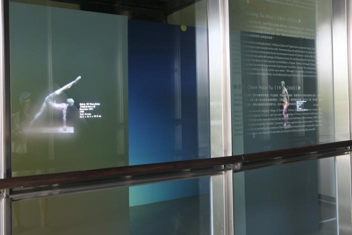 國美館「光中成形：黃土水×蒲添生×陳夏雨」3D浮空投影，即日起於國美館戶外空橋展出。 (2)