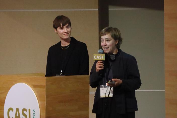 義大利佩吉．古根漢美術館的艾蓮娜・米納雷利女士及美國紐約所羅門古根漢美術館介紹古根漢基金會承擔公共服務的使命但會依在地特性，優先滿足當地觀眾需求