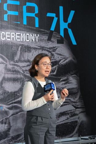 文化部次長王時思表示,策展主題「黑水」,不僅是對過去歷史的反思,更是一種對自我和未來的追問,並強調「只有黑暗才能夠看見光明的存在,也因為黑暗我們才理解,選擇光明這件事情是有多麼的重要」。