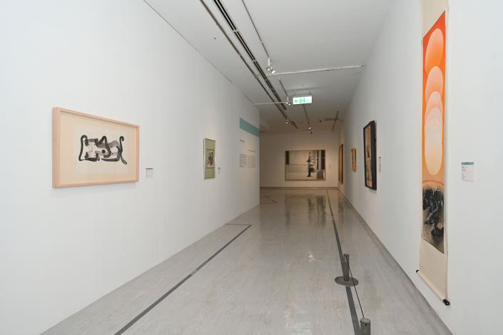 「浪潮與衝擊：1945-1979臺灣美術發展」展區