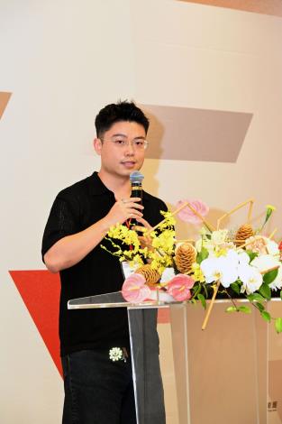 油畫類金牌獎得主李秉璈致詞