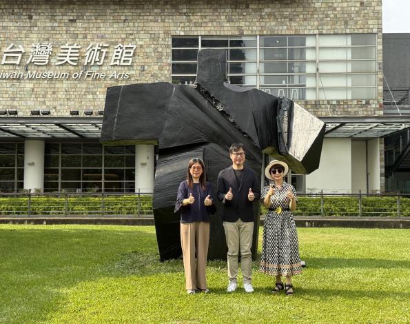 國美館陳貺怡館長（左起）與文化部藝發司黃宏文副司長及朱銘文教基金會葉樹姍董事長合影 (3)