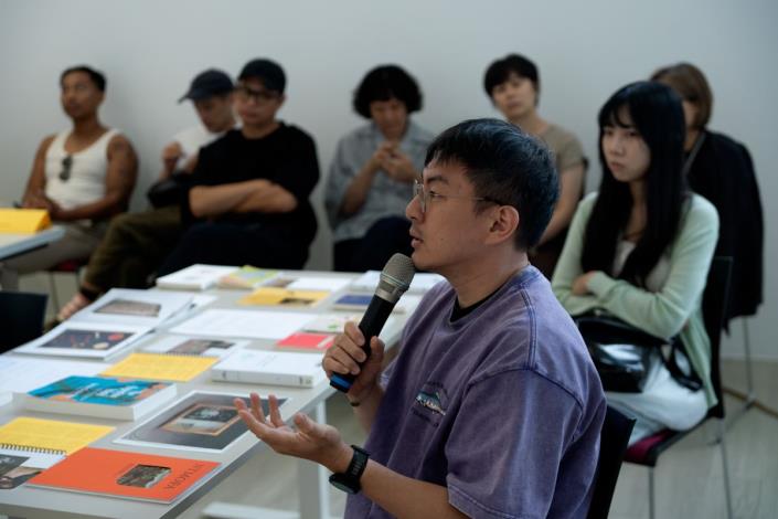 國美館VILLA Formose駐館策展人丹尼洛．路維希（Danilo Lovisi）成果發表會參與者展開討論